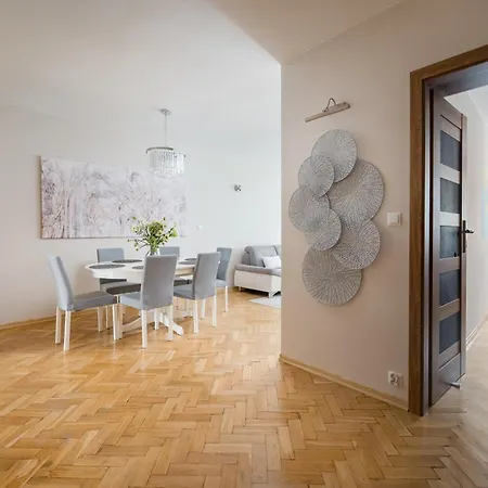 Krochmalna Spacious By Bookinghost Apartman