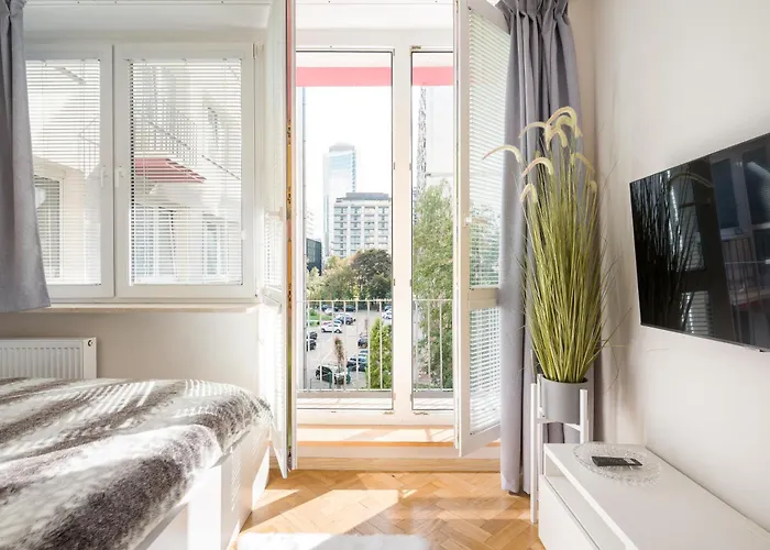 Krochmalna Spacious By Bookinghost *